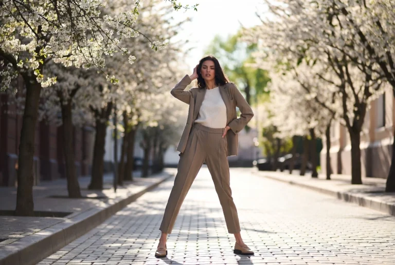 20+ Classy April Outfits to Conquer Spring in Impeccable Style